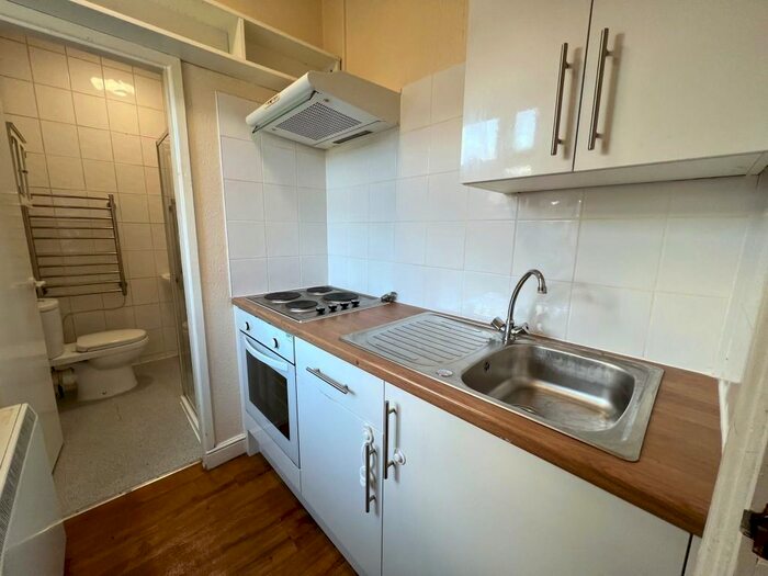 2 Bedroom Flat To Rent In The Parade, Oadby, LE2