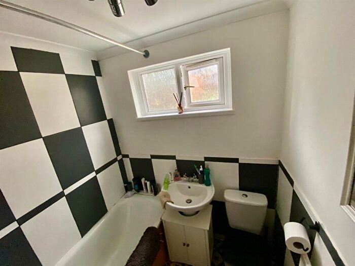 2 Bedroom Terraced House For Sale In Church Road, Old Bishopstoke, SO50