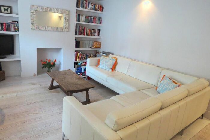 1 Bedroom Flat To Rent In Chaucer Road, Herne Hill, London, SE24