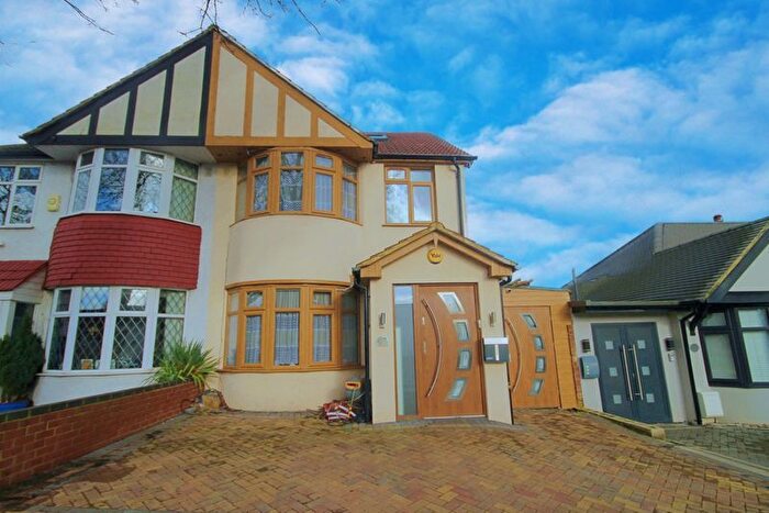 4 Bedroom Semi Detached House For Sale In Farndale Crescent, Greenford, UB6