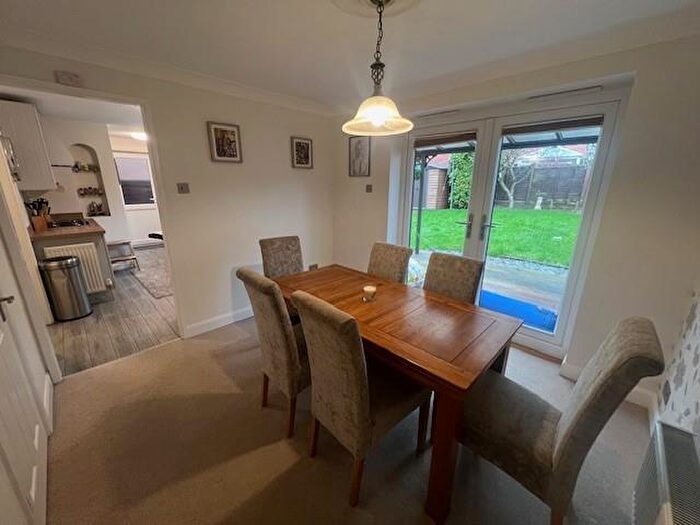 4 Bedroom House To Rent In Lindisfarne, Glascote, Tamworth, B77