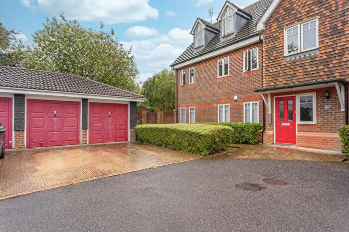 2 Bedroom Apartment For Sale In Rosemead Gardens, Crawley, RH10