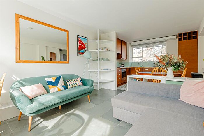 1 Bedroom Apartment For Sale In Tompion Street, Clerkenwell, EC1V