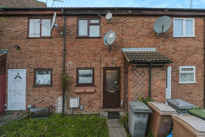 2 Bedroom Terraced House For Sale In Chiltern Gardens, Waller Avenue, Luton, Bedfordshire, LU4