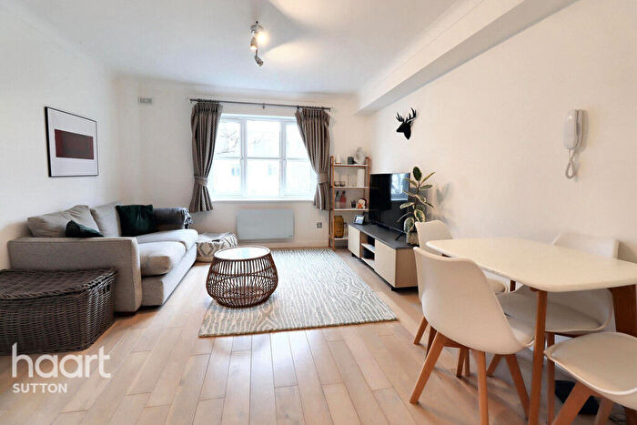 2 Bedroom Flat For Sale In Cedar Road, Sutton, SM2
