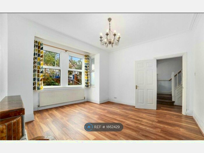 4 Bedroom Semi-Detached House To Rent In Woodstock Avenue, London, NW11