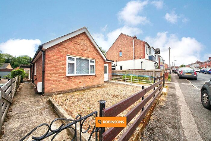 3 Bedroom Detached Bungalow For Sale In Periwinkle Lane, Dunstable, LU6