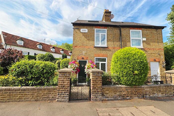 3 Bedroom Semi-detached House For Sale In Bath Road, West Drayton, UB7