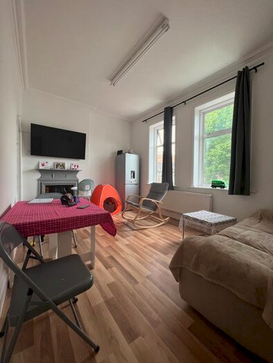 2 Bedroom Flat To Rent In Dersingham Avenue, Manor Park, E12