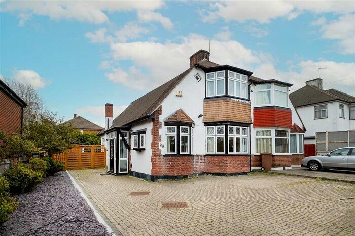 3 Bedroom Semi-Detached House To Rent In Blackthorne Drive, Chingford, London, E4