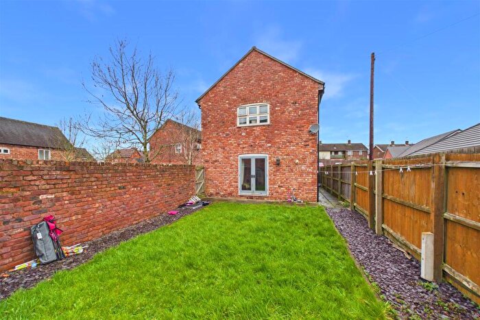 2 Bedroom Barn Conversion For Sale In Chestnut Drive, Burton-on-Trent, DE13