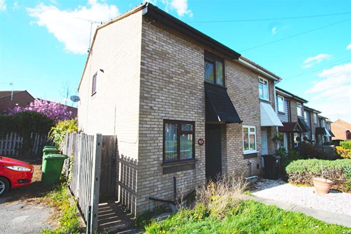 2 Bedroom End Of Terrace House To Rent In Harebell Close, Billericay, CM12