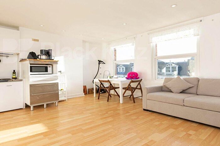 1 Bedroom Flat To Rent In Hampden Road, Turnpike Lane, N8