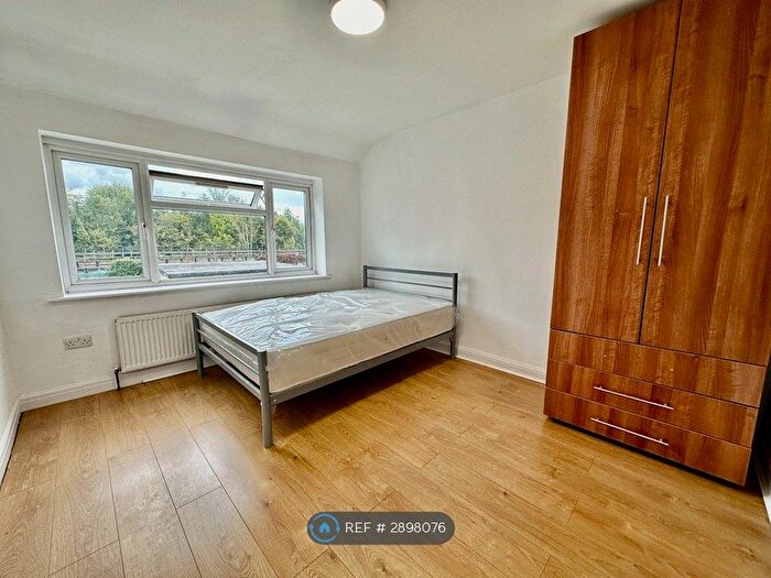 4 Bedroom Semi-Detached House To Rent In Rydal Crescent, Perivale, Greenford, UB6
