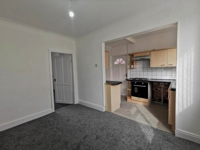 3 Bedroom Semi-Detached House To Rent In North View, Knottingley, WF11