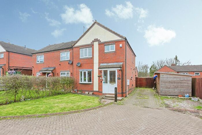 3 Bedroom End Of Terrace House For Sale In Glovers Close, Atherstone, CV9