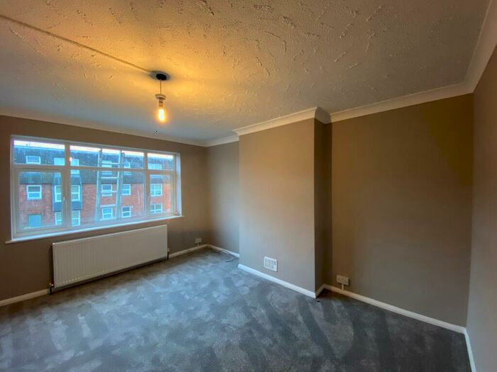 2 Bedroom Flat To Rent In Lustrells Vale, Saltdean, BN2