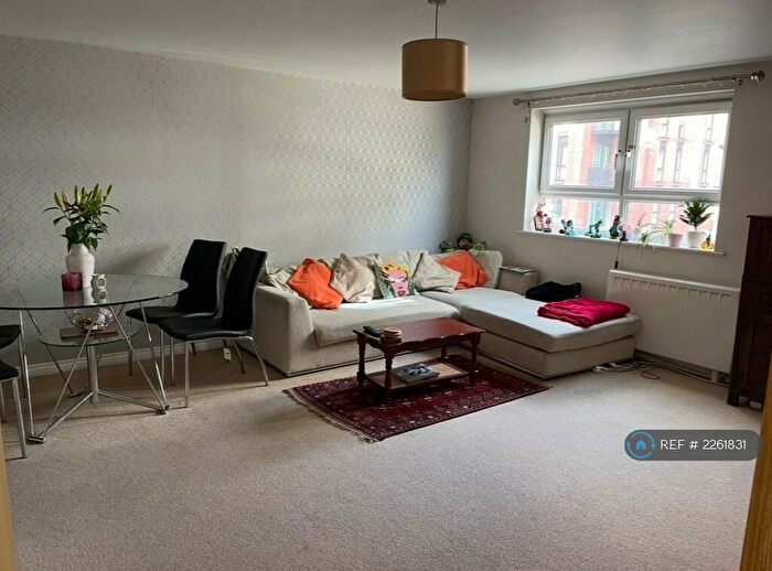 3 Bedroom Flat To Rent In Middlewood Street, Salford, M5