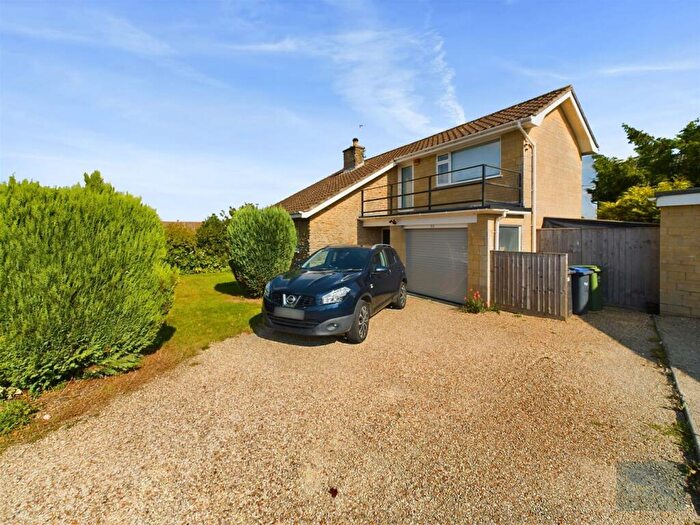 3 Bedroom Detached House For Sale In The Beeches, Melksham, SN12