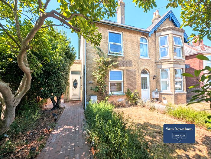 3 Bedroom Semi-Detached House For Sale In Adelaide Grove, East Cowes, PO32