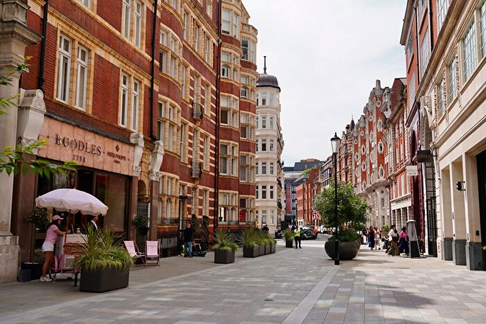 6 Bedroom Flat To Rent In Sloane Street, London, SW1X