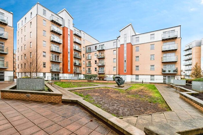 2 Bedroom Flat For Sale In Gatekeepers House, Queen Mary Avenue, London, E18