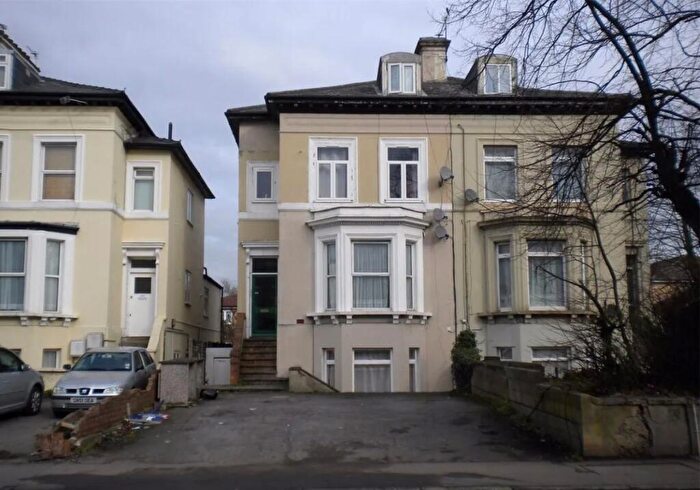 2 Bedroom Flat For Sale In C Ordnance Road, Enfield, Middlesex, EN3