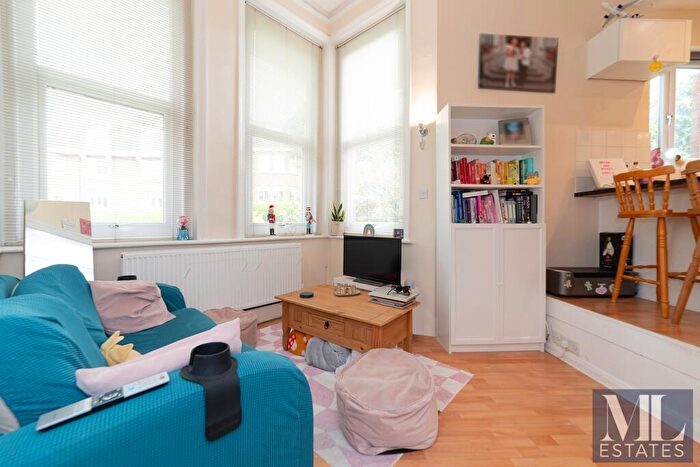 Flat To Rent In Parsifal Road, West Hampstead, NW6