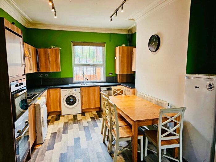 5 Bedroom House To Rent In Providence Avenue, Leeds, LS6