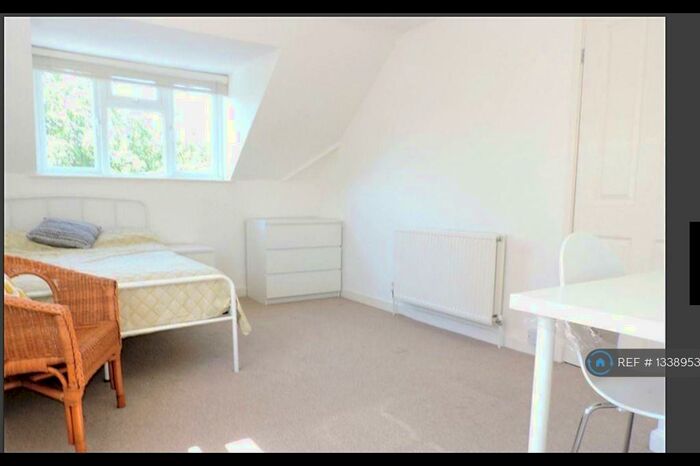 4 Bedroom Semi-Detached House To Rent In Broomfield, Guildford, GU2