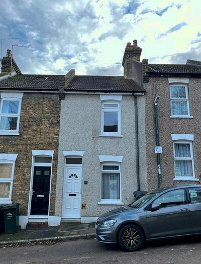 2 Bedroom Property To Rent In Castle Street, Greenhithe, DA9