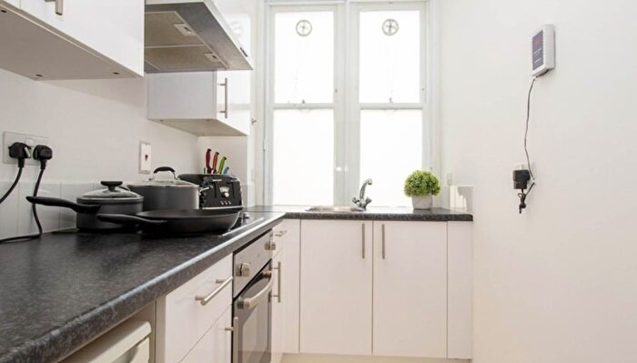 1 Bedroom Flat To Rent In Mayfair, London, W1J