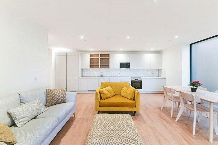 2 Bedroom Apartment To Rent In Aberfeldy Square, London, E14