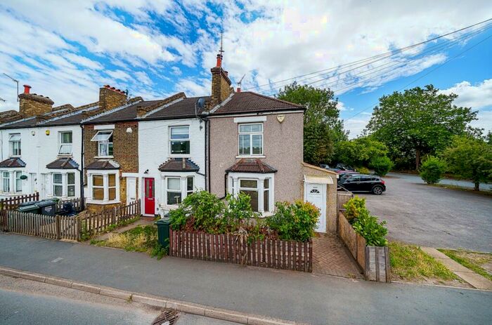 3 Bedroom End Of Terrace House To Rent In Leyton Cross Road Dartford, DA2