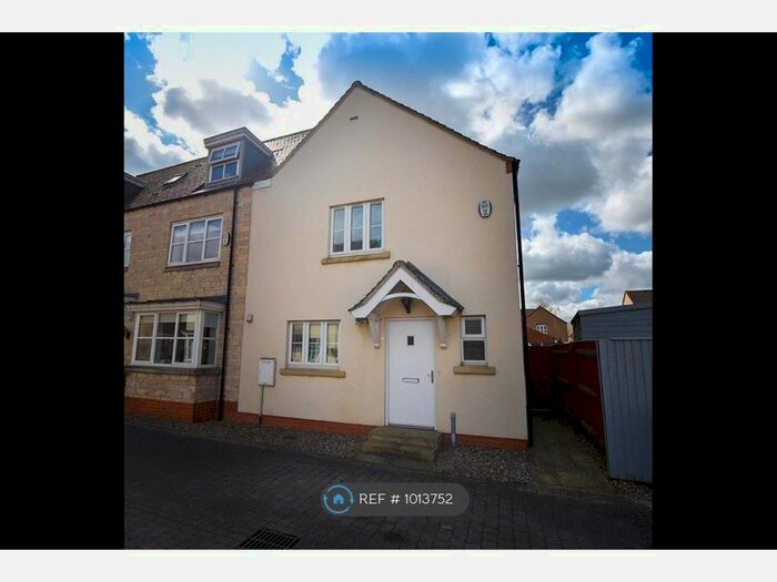 3 Bedroom Semi-Detached House To Rent In Harvey Walk, New Waltham, Grimsby, DN36