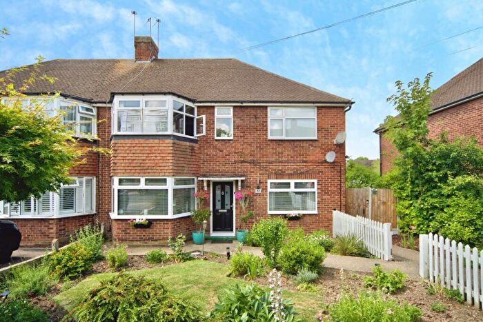 2 Bedroom Maisonette For Sale In Brockley Crescent, Romford, RM5