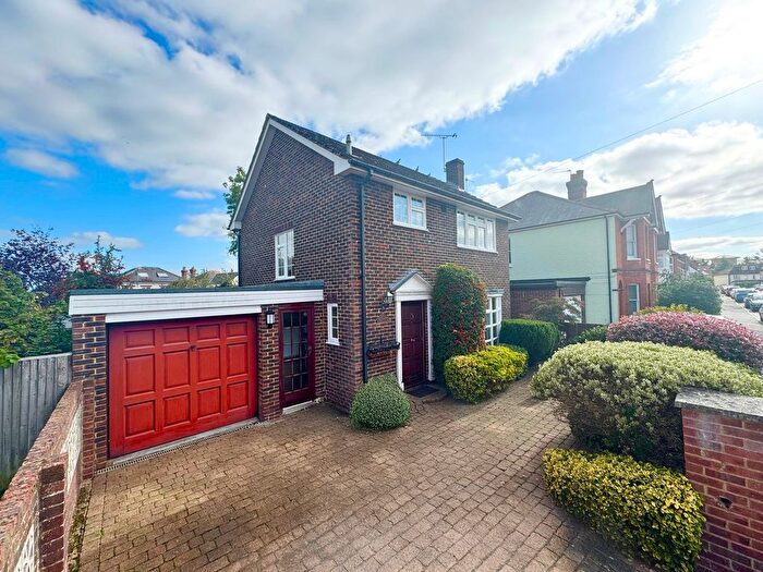 3 Bedroom Detached House For Sale In Parkhurst Road, Guildford, GU2
