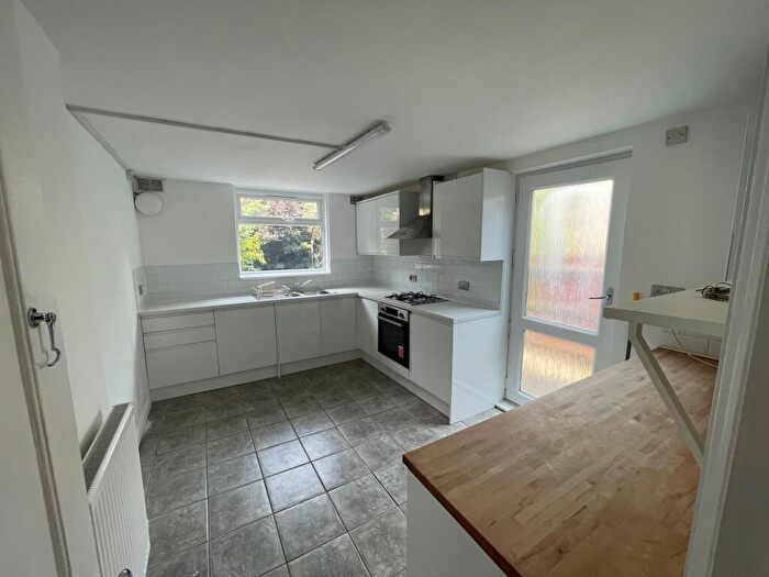 1 Bedroom Flat To Rent In Lind Street, SE8