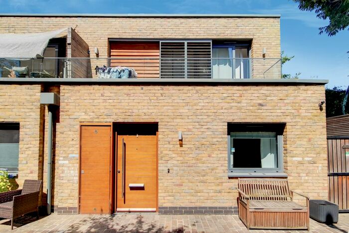 2 Bedroom End Of Terrace House To Rent In Porteus Place, London, SW4