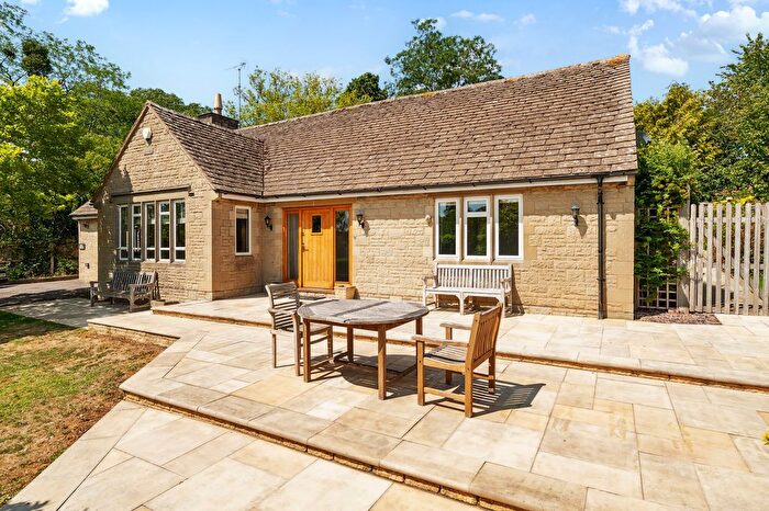 3 Bedroom Detached Bungalow For Sale In Southam Lane, Southam, Cheltenham, GL52