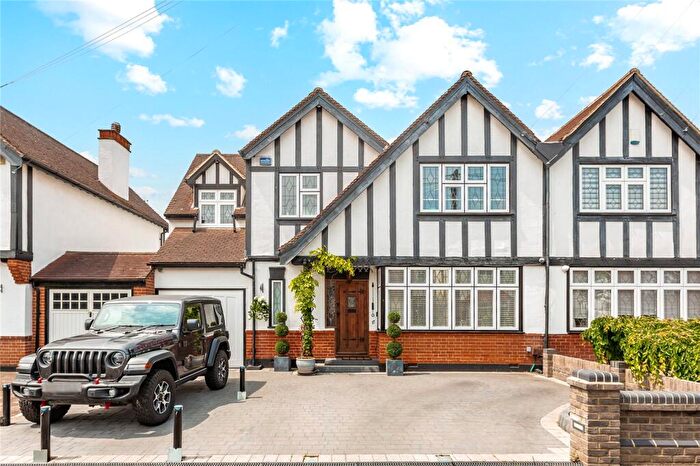 4 Bedroom Semi Detached House For Sale In Fairfield Avenue, Upminster, RM14