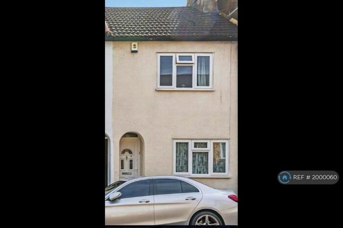 2 Bedroom Terraced House To Rent In Elliott Street, Gravesend, DA12