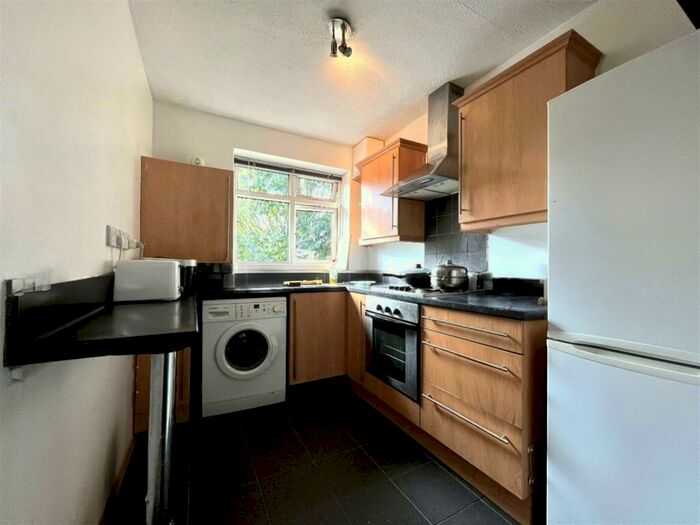 2 Bedroom Apartment To Rent In Brooklands Crescent, Sale, M33