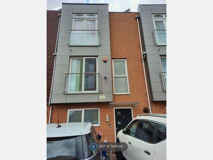 4 Bedroom Terraced House To Rent In Pontes Avenue, Hounslow, TW3