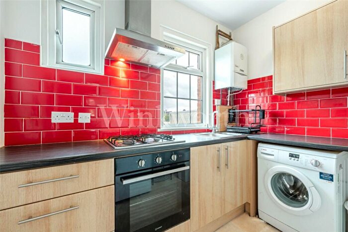 4 Bedroom Apartment To Rent In Montpelier Rise, London, NW11