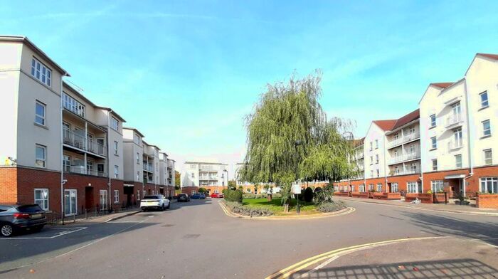 2 Bedroom Apartment To Rent In Homerton Court, Magdalene Gardens, Whetstone, N20