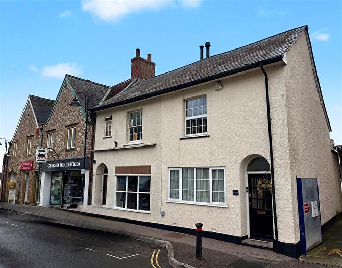 2 Bedroom End Terrace House For Sale In South Street, Axminster, EX13