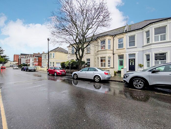 2 Bedroom Flat For Sale In Christchurch Road, Worthing, BN11