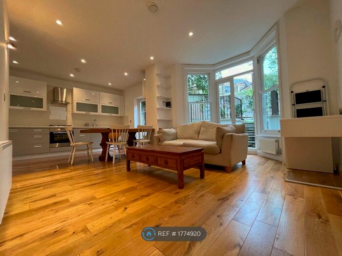 3 Bedroom Flat To Rent In Arbuthnot Road, London, SE14