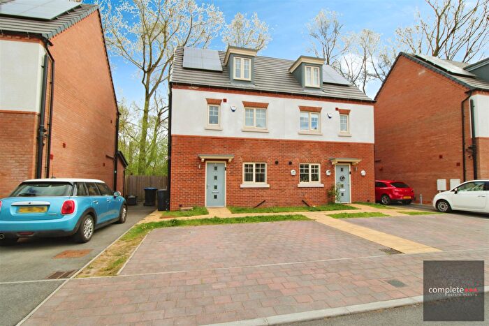 4 Bedroom Semi-Detached House For Sale In Merynton Close Newbold Rugby, CV21